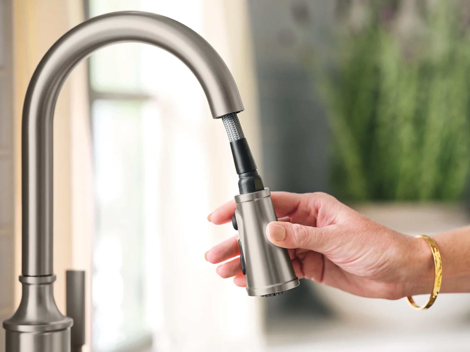 MOEN Gilden 87679SRS Single Handle Pull-Down Sprayer Kitchen Faucet with Reflex and Power Boost in Spot Resist Stainless