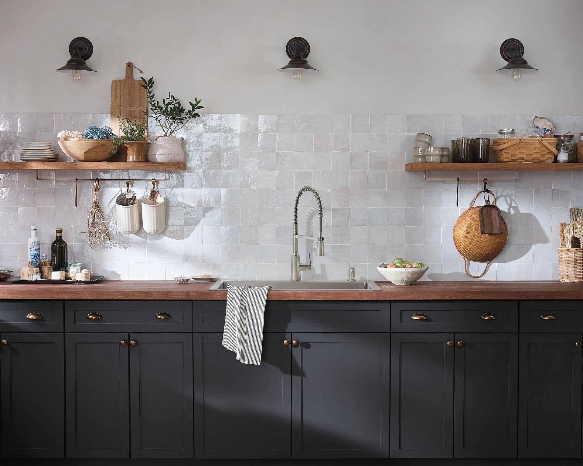 MOEN Edwyn 87807SRS Single-Handle Kitchen Faucet with Soap Dispenser in Spot Resist Stainless