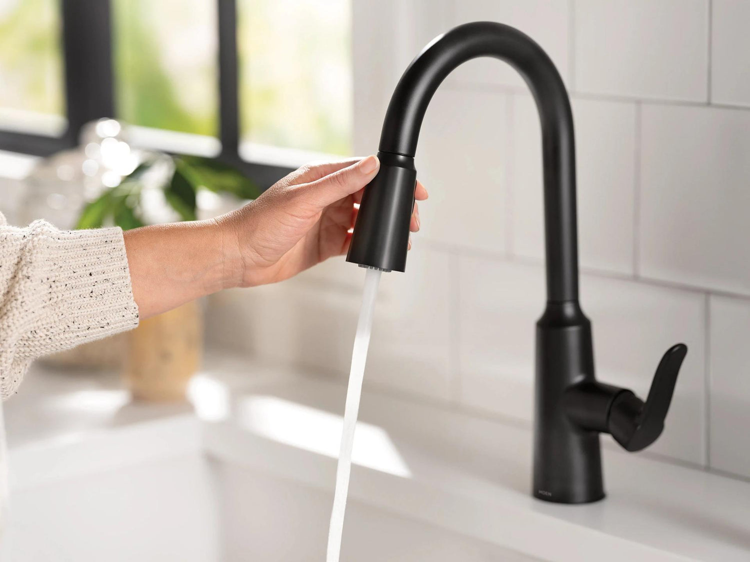 MOEN Edwyn 87028BL Single Handle Pull-Down Handle Kitchen Faucet in Matte Black (Deck Plate Included)