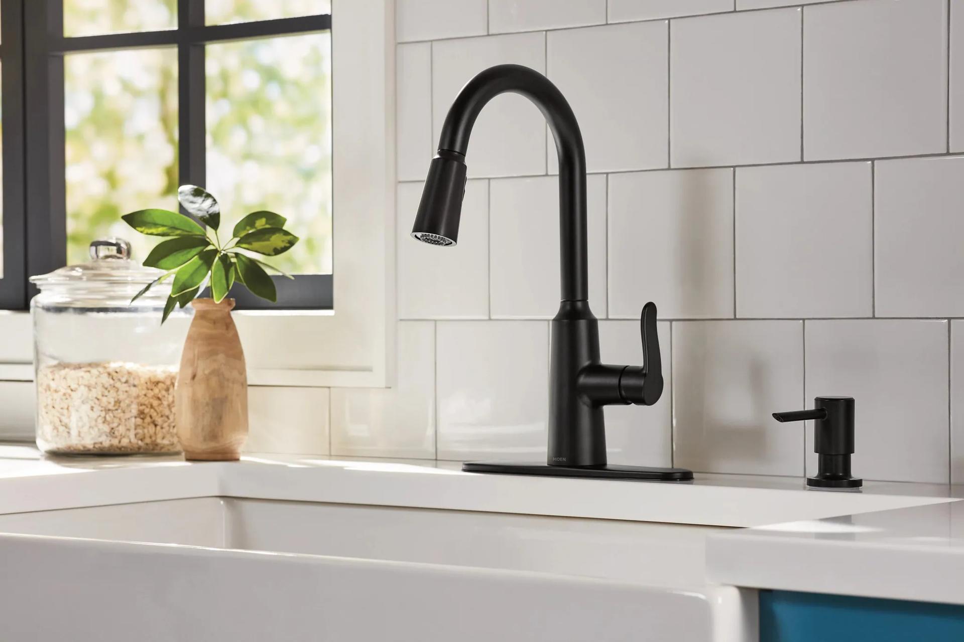MOEN Edwyn 87028BL Single Handle Pull-Down Handle Kitchen Faucet in Matte Black (Deck Plate Included)