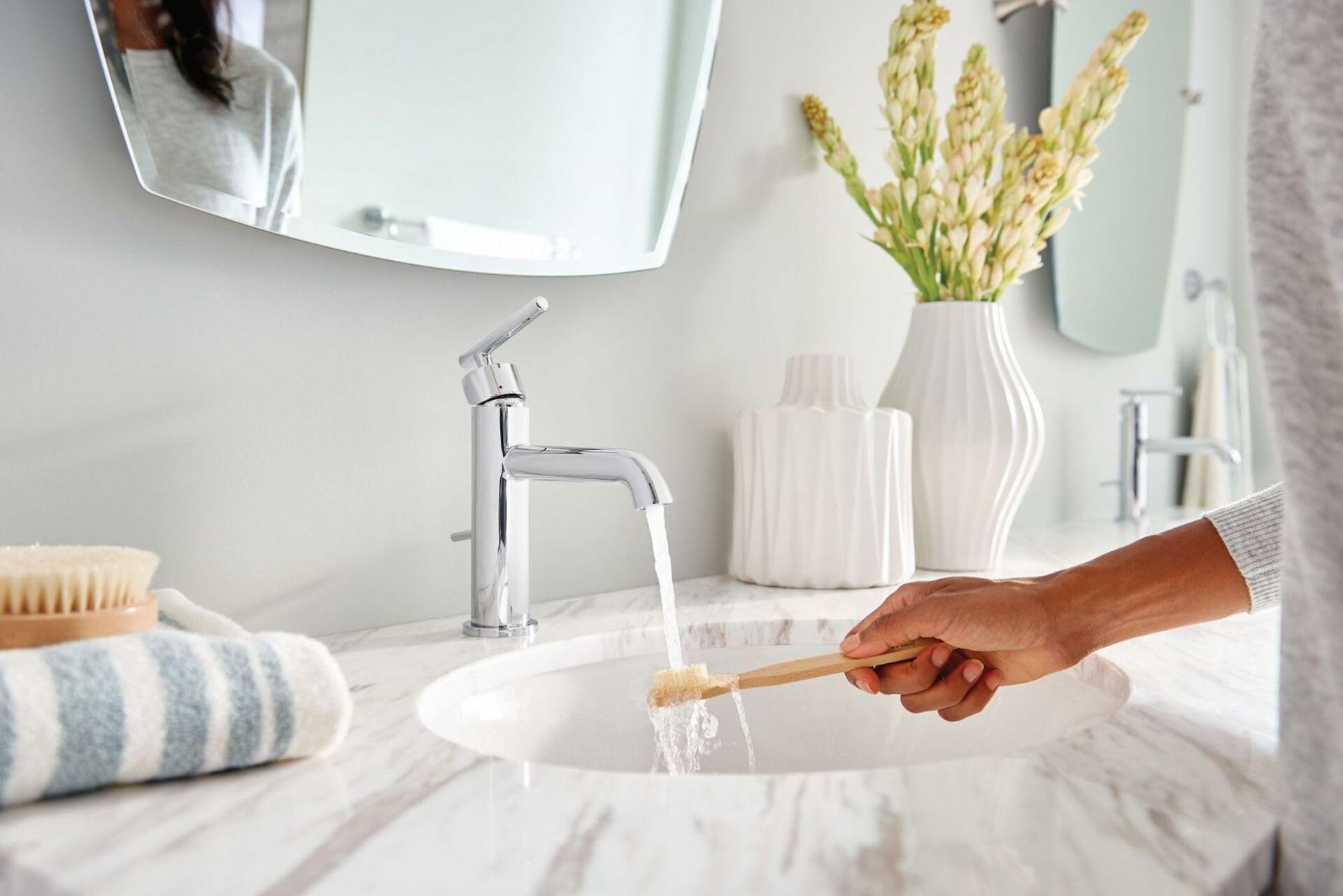 MOEN Gibson 6145 Single Hole Single-Handle Bathroom Faucet with Drain Assembly in Chrome