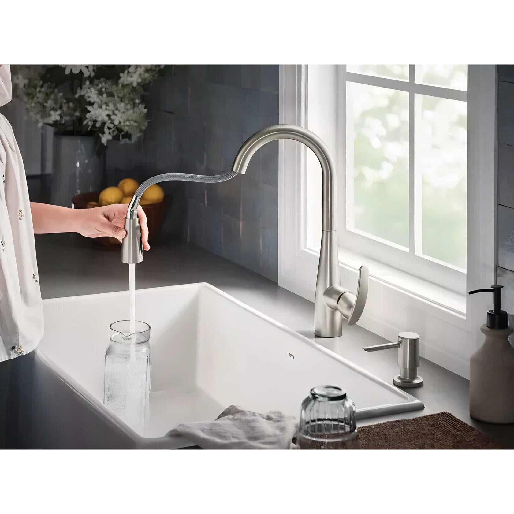 MOEN Reyes 87932SRS Single-Handle Pull-Down Sprayer Kitchen Faucet with Reflex and Power Clean in Spot Resist Stainless
