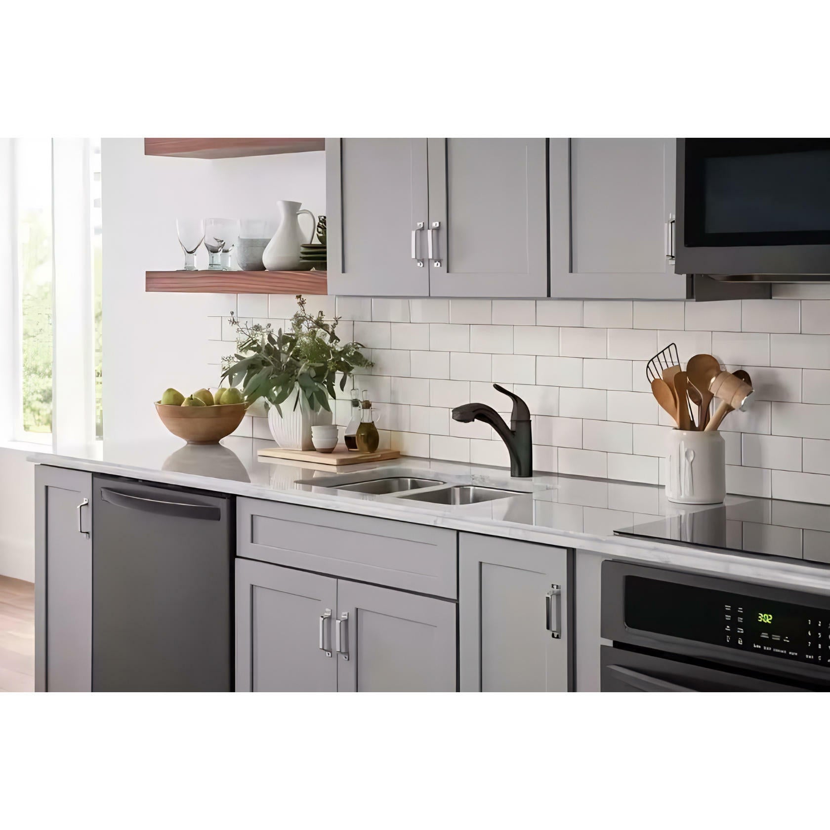 MOEN Brecklyn 87557BL Single Handle Pull Out Sprayer Kitchen Faucet with Power Clean in Matte Black