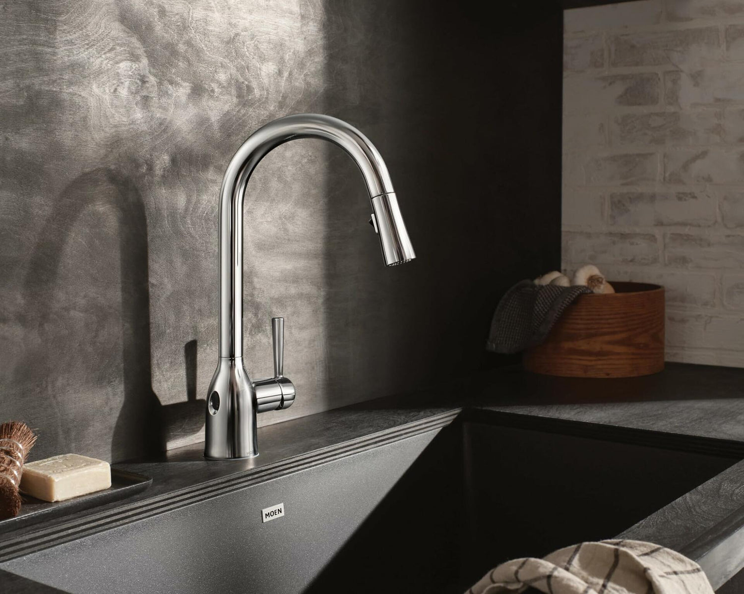 MOEN Adler 87233EWC Touchless Single-Handle Pull-Down Sprayer Kitchen Faucet with MotionSense Wave and Power Clean in Polished Chrome