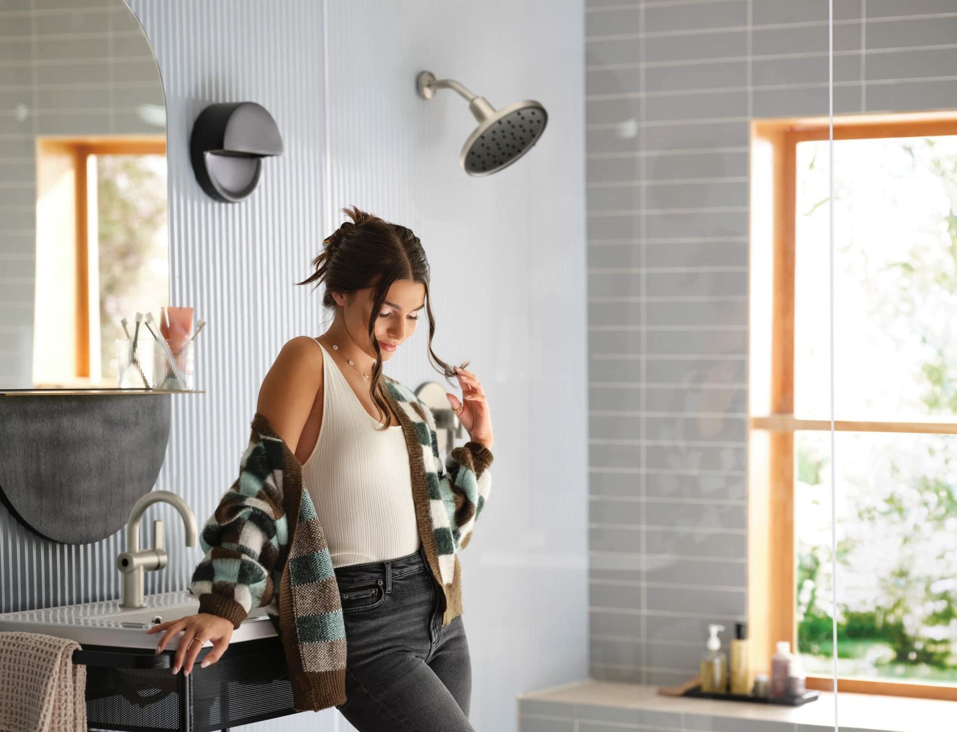 MOEN Verso 220R3EPBN Adjustable 9" Diameter Eco-Performance 1.75gpm Spray Head Rainshower in Brushed Nickel