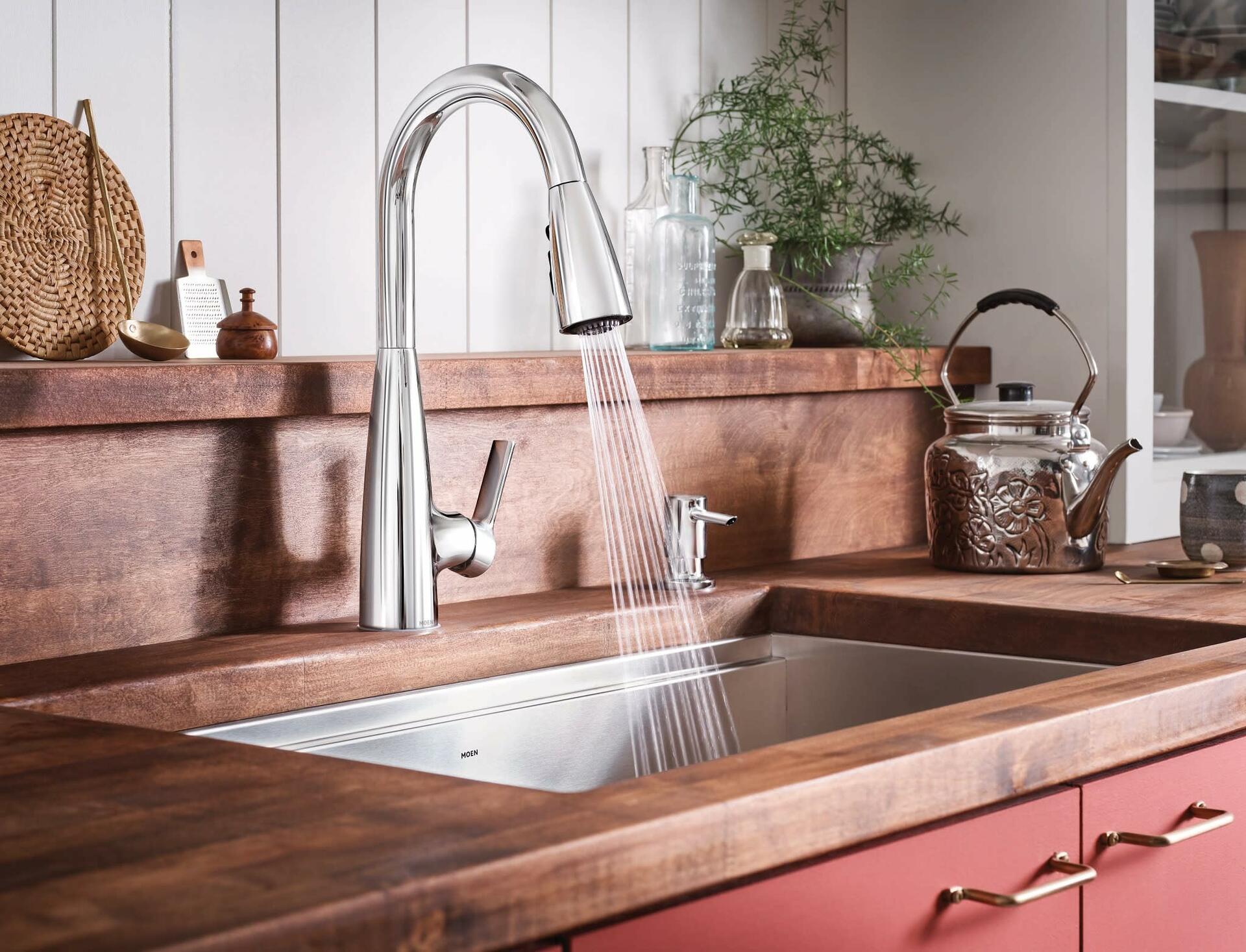 MOEN Haelyn 87627 Pull Down Sprayer Kitchen Faucet with 360 Degree Spout Swivel in Chrome