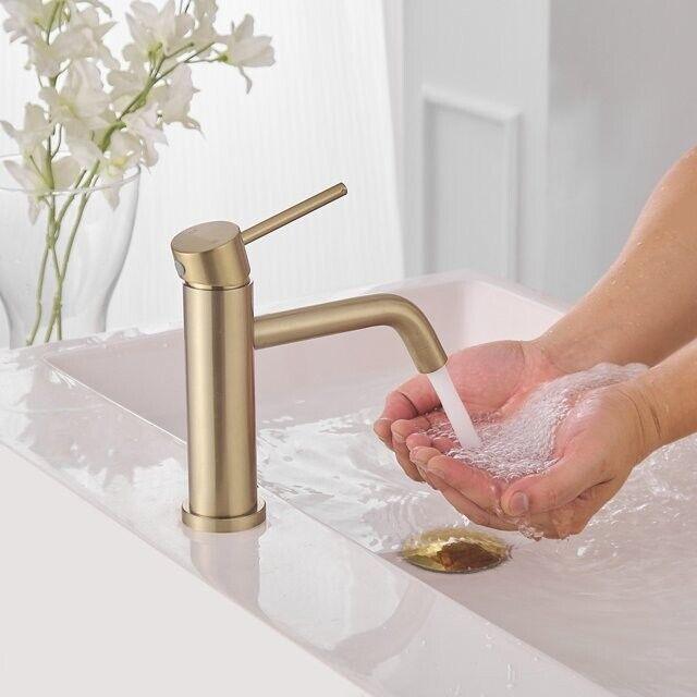 BWE Single-Handle Single Hole Low-Arc Bathroom Faucet with Drain Assembly