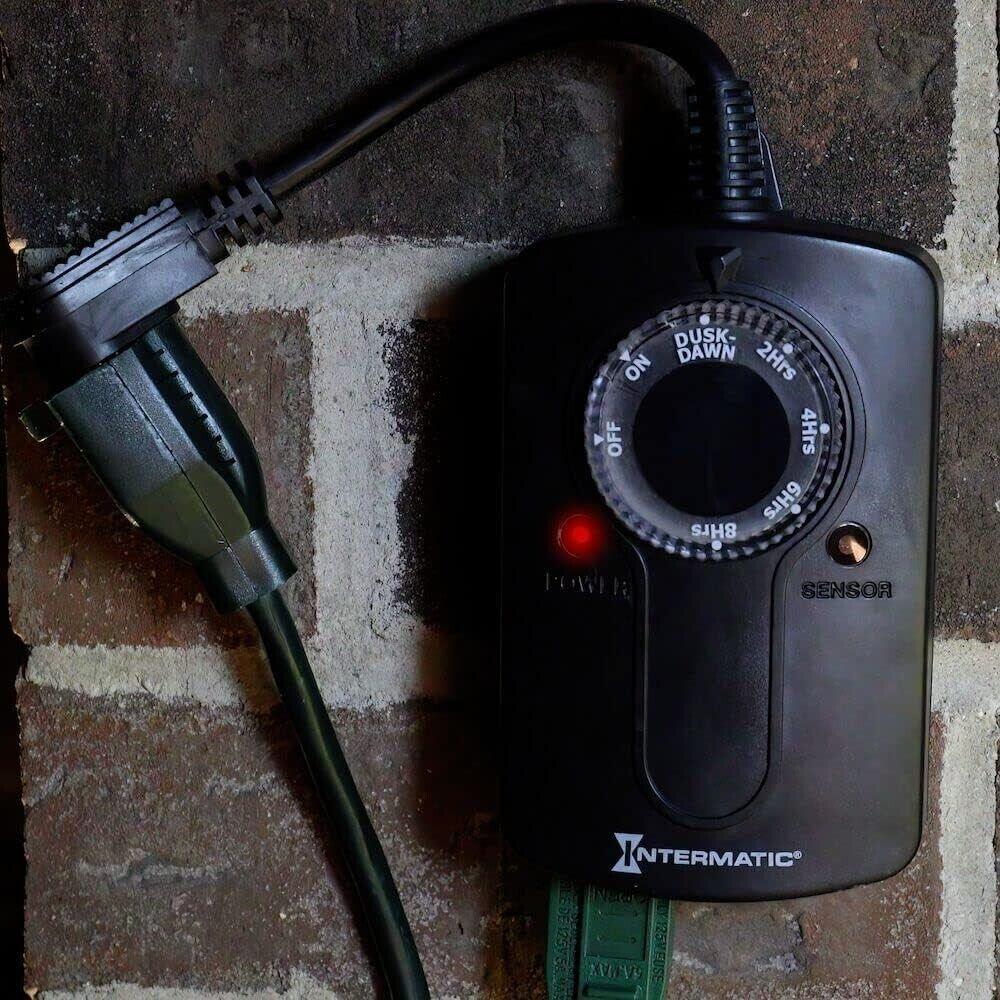 Intermatic HB51K 24 Hour Outdoor Timer with Photocell Light Sensor, Weatherproof - Like New - Like New