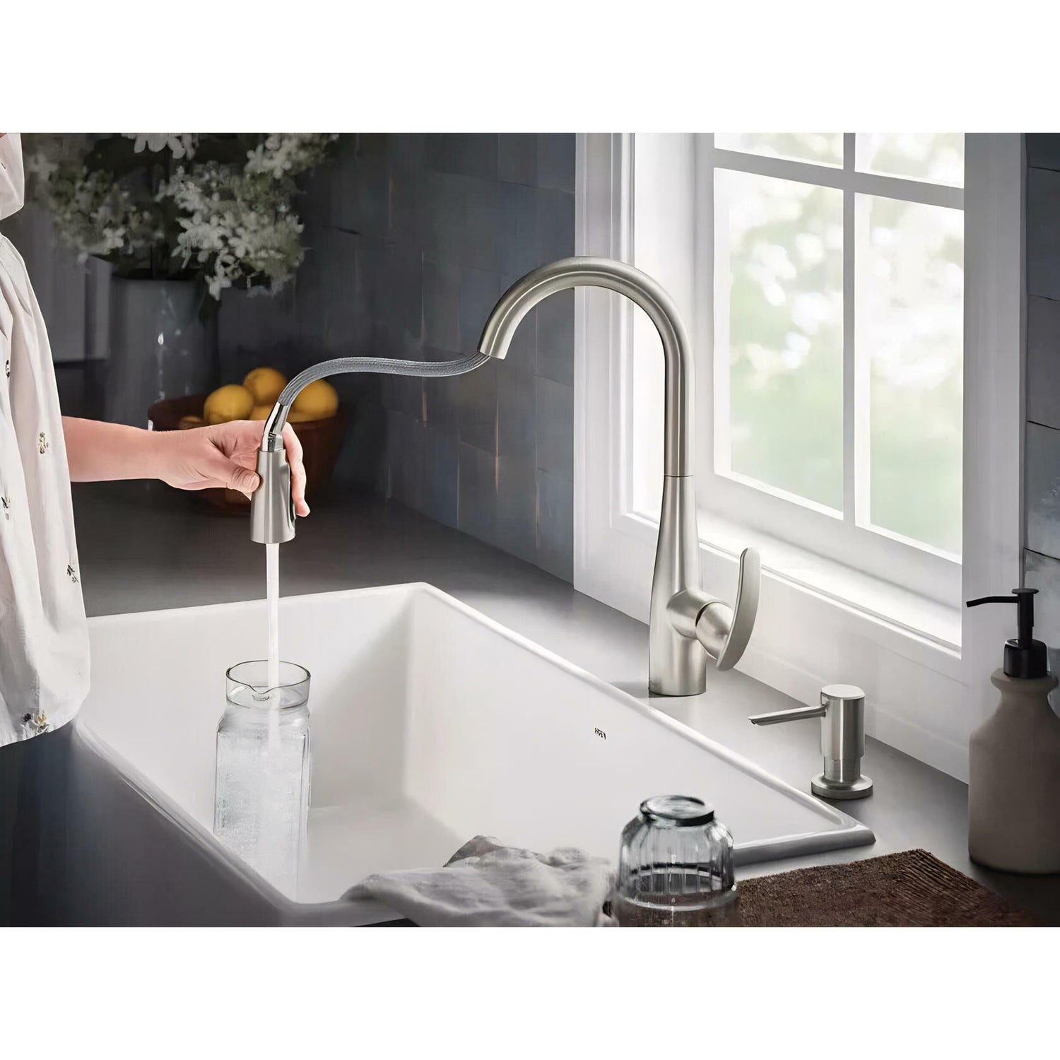 MOEN Reyes 87932SRS Single-Handle Pull-Down Sprayer Kitchen Faucet with Reflex and Power Clean in Spot Resist Stainless