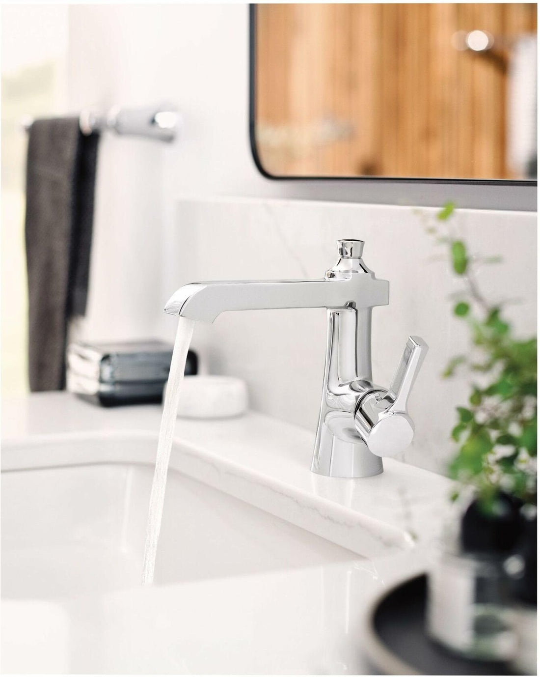 MOEN Flara S6981 One-Handle Single Hole Bathroom Faucet with Drain Assembly in Chrome